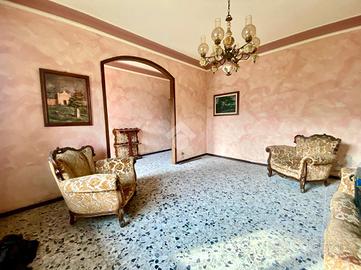 CASA SEMINDIPENDENTE A ISOLA SANT'ANTONIO