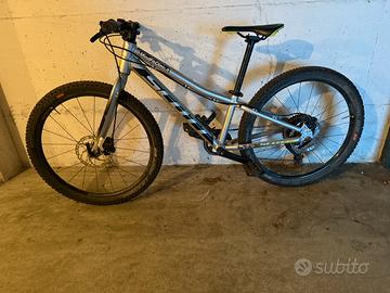 Bici race alluminio 22’ bambino SCOTT