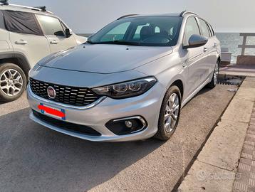 Auto Fiat tipo station wagon