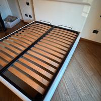 Letto matrimoniale imbottito con contenitore