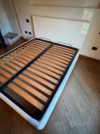 Letto matrimoniale imbottito con contenitore