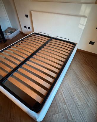 Letto matrimoniale imbottito con contenitore
