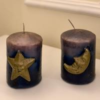 Candele con bassorilievi
