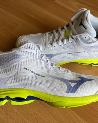 NUOVE Mizuno Wave Lighting PRO Mid