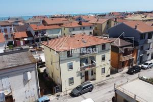 Appartamento piano secondo a 150 metri dalla spiag
