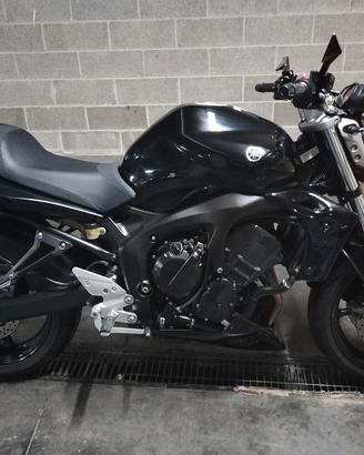 Yamaha FZ6 S2 (2007).