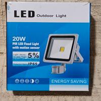 Faro led 20W da esterno con sensore di movimento