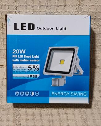 Faro led 20W da esterno con sensore di movimento