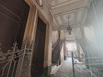 Design Contemporaneo in Palazzo d'Epoca P. Roma