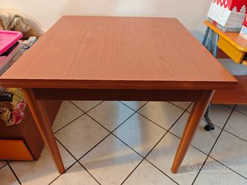 Tavolo quadrato a libro