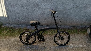 Bicicletta pieghevole con freni a disco e cambio