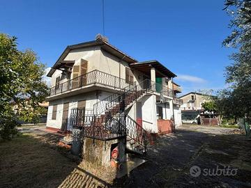 Appartamento di 100 m² con 3 locali a Massa