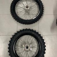 Coppia cerchi e gomme originali Honda