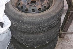 4 gomme nuove con cerchi x Yaris 185/60 R15