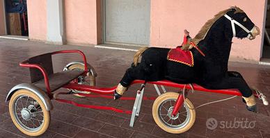 Calesse cavallino triciclo a pedali vintage