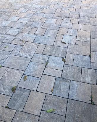 PAVIMENTO AUTOBLOCCANTE DA ESTERNO marca PAVER