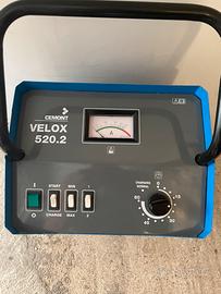 Carica batterie per auto e camion