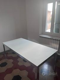 Tavolo alluminio e vetro satinato bianco