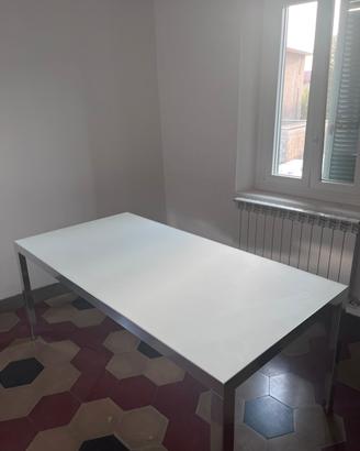 Tavolo alluminio e vetro satinato bianco