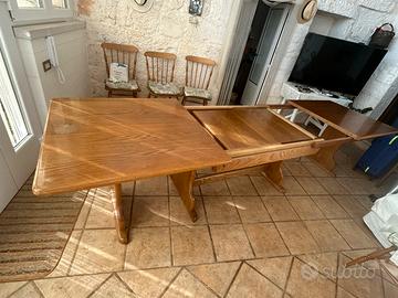 Tavolo Allungabile in Legno e 5 Sedie