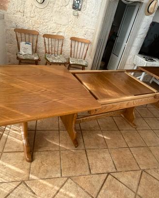 Tavolo Allungabile in Legno e 5 Sedie