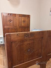 Letto antico lavorato a mano