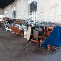 Stock mobili, sedie, frigoriferi, ecc