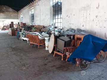 Stock mobili, sedie, frigoriferi, ecc