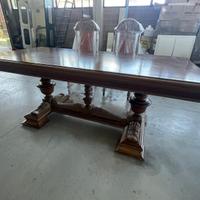 tavolo frattino in legno e sedie imbottite