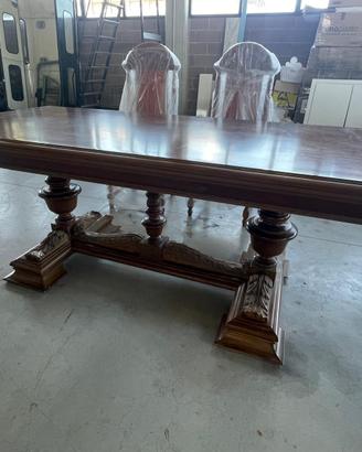 tavolo frattino in legno e sedie imbottite
