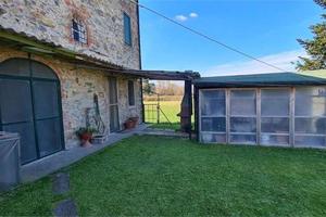 Rustico / Casale di 200 m² con più di 5 locali e b