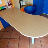 scrivania e sedia