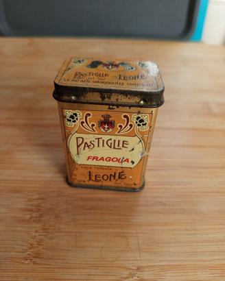 Scatola in latta caramelle Leone
