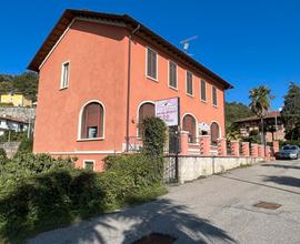 Vista lago, hotel/ristorante ,con annesso giardino