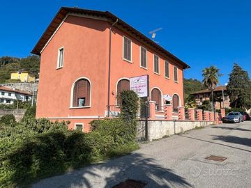 Vista lago, hotel/ristorante ,con annesso giardino