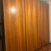 Armadio a tre ante scorrevoli 