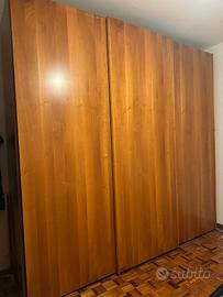 Armadio a tre ante scorrevoli 