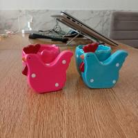 Decorazioni / portauova a forma di gallina