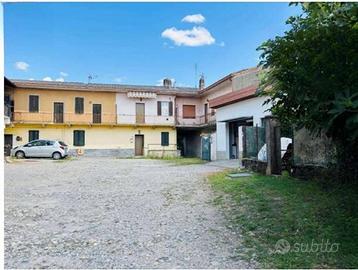 Casa indipendente a Vergiate, 6 locali