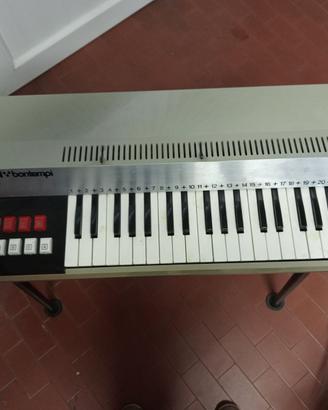 Hit organ Bontempi.