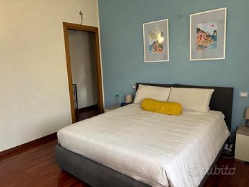 Letto matrimoniale standard, contenitore