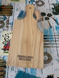 Tagliere con taglia parmigiano