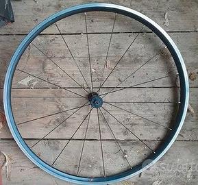 Ruota anteriore bici da strada