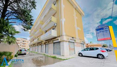 Oltre 3 vetrine a Taranto