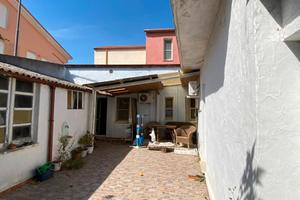 Casa indipendente con cortile