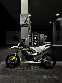 Husqvarna 701 supermoto