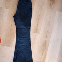 Jeans a zampa di elefante