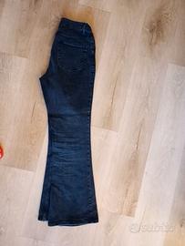 Jeans a zampa di elefante