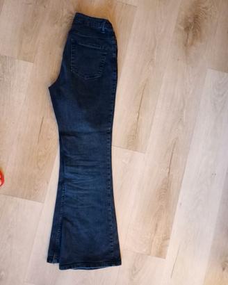 Jeans a zampa di elefante