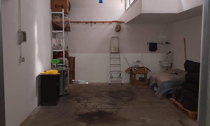 Box in via montegrappa 50, cb